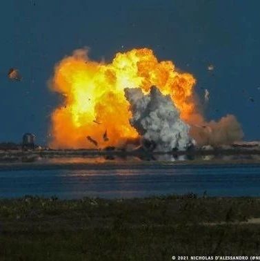 马斯克的星际飞船又炸了!回收时发动机重启失败,「横」着砸向地面